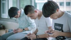 百年扁氏温馨提示!低头族造成颈椎病年轻化